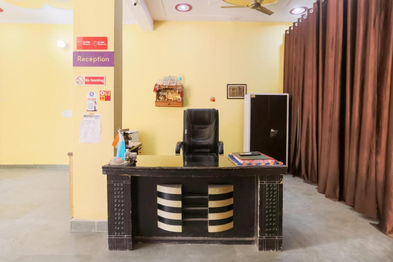 Spot On Main View Guest House Near Leisure Valley Park Gurgaon Exteriör bild