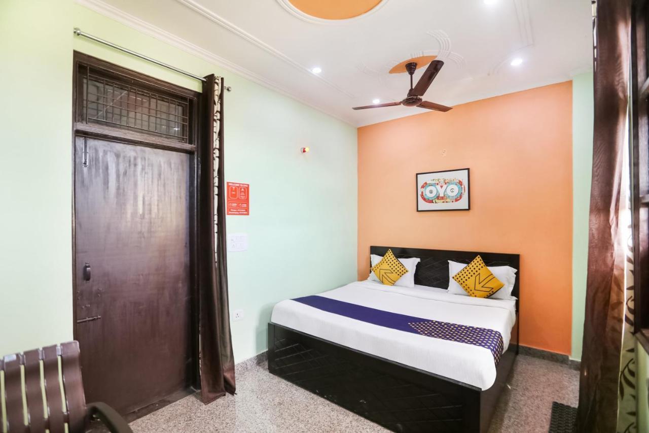 Spot On Main View Guest House Near Leisure Valley Park Gurgaon Exteriör bild