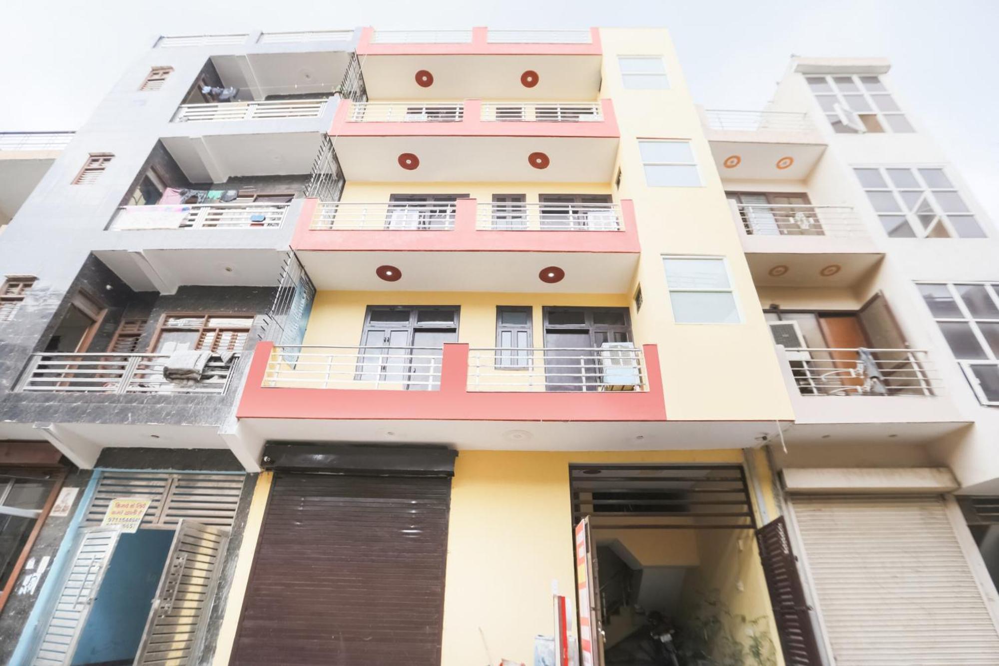 Spot On Main View Guest House Near Leisure Valley Park Gurgaon Exteriör bild