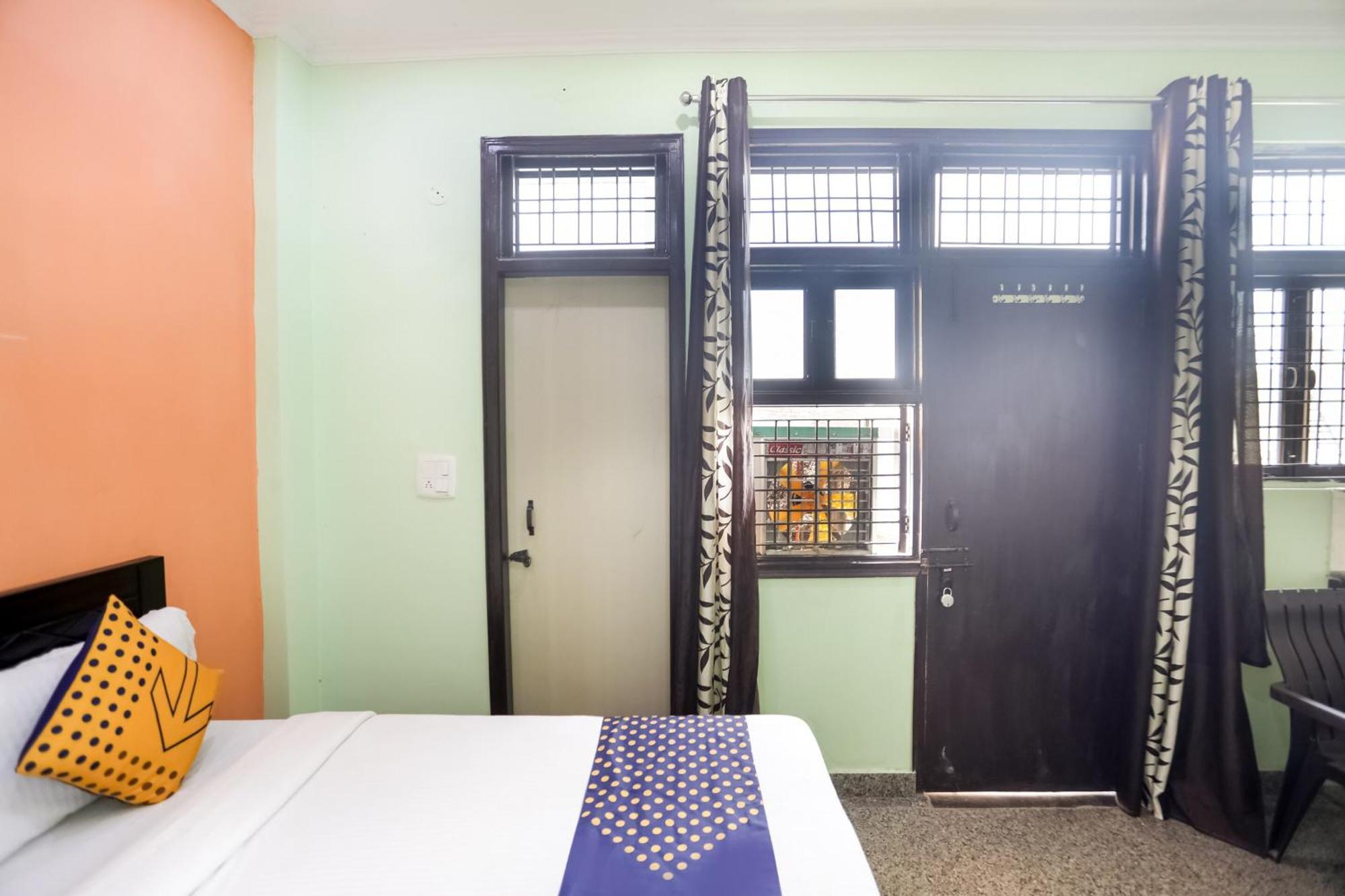 Spot On Main View Guest House Near Leisure Valley Park Gurgaon Exteriör bild