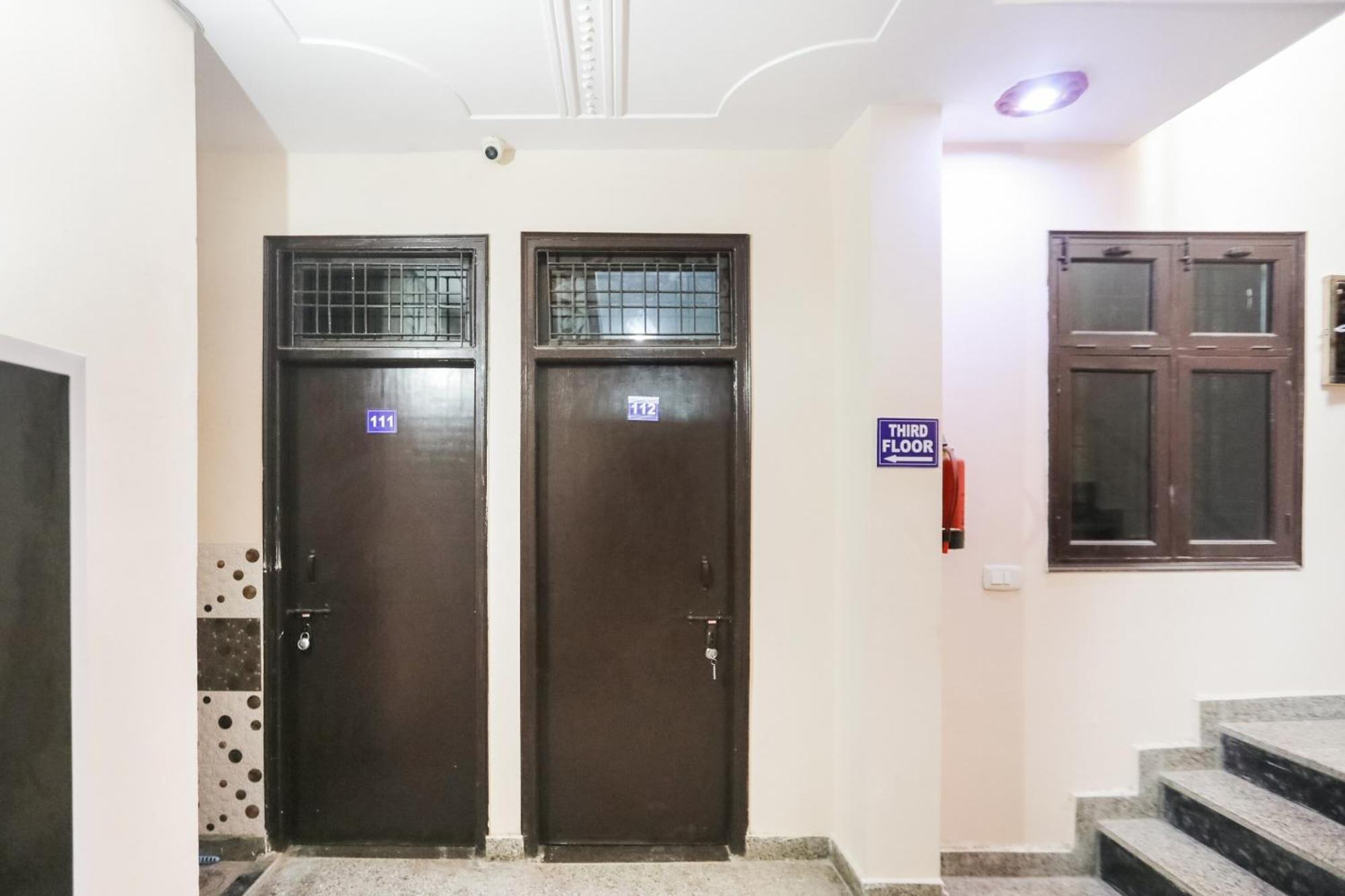 Spot On Main View Guest House Near Leisure Valley Park Gurgaon Exteriör bild